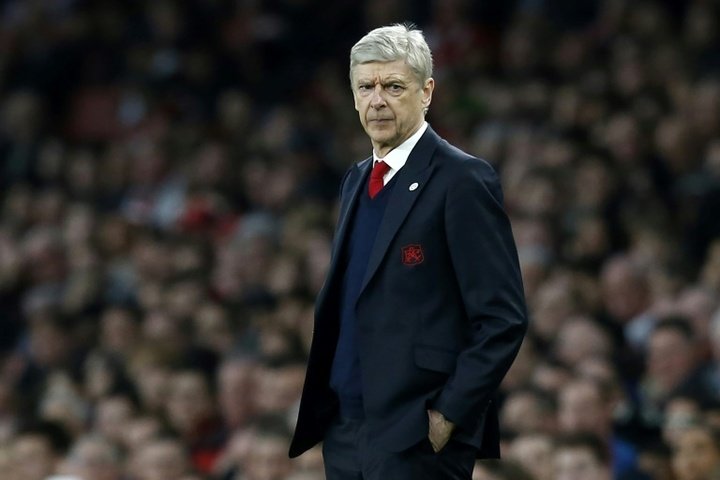 Wenger avoids more misery as Arsenal see off Lincoln