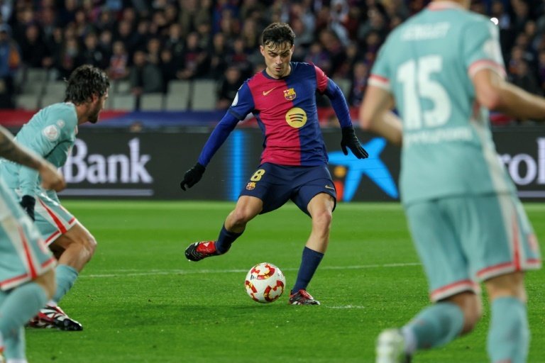 Atletico hold Barca in thrilling eight-goal Copa del Rey semi first leg