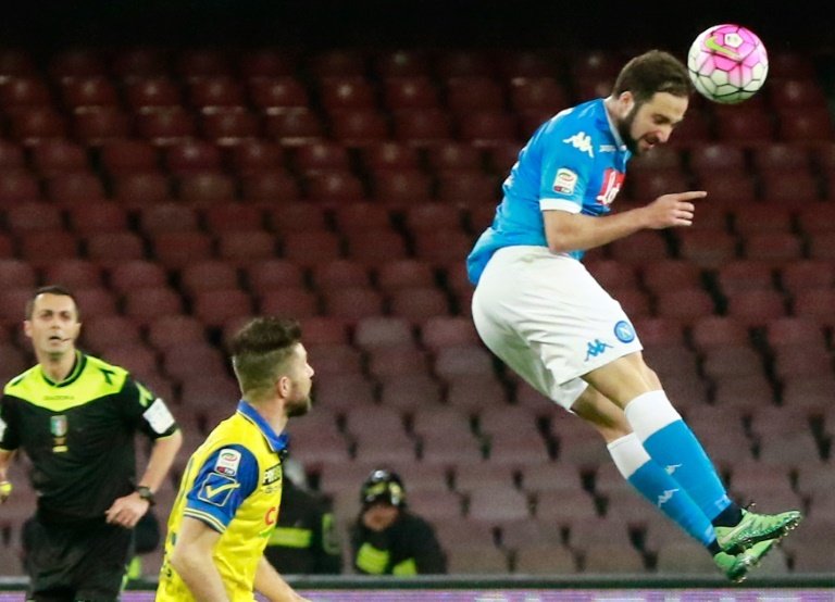 Napolis forward Gonzalo Higuain (R) heads the ball during the Italian Serie A football match SSC Napoli vs AC Chievo Verona on March 5, 2016 at the San Paolo stadium in Naples