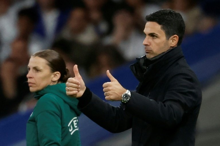 Desde Inglaterra, la prensa, tras la clasificación del Arsenal, se preguntó por la magia del Santiago Bernabéu y del Real Madrid, "un equipo repleto de estrellas" del que se "burló" el conjunto de Mikel Arteta.