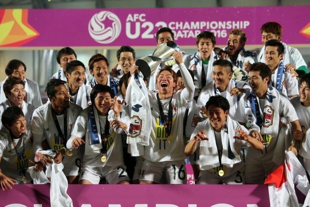 Japans players celebrate with the trophy following the AFC U23 Championship final football match between Japan and South Korea at Abdullah Bin Khalifa Stadium in Doha on January 30, 2016