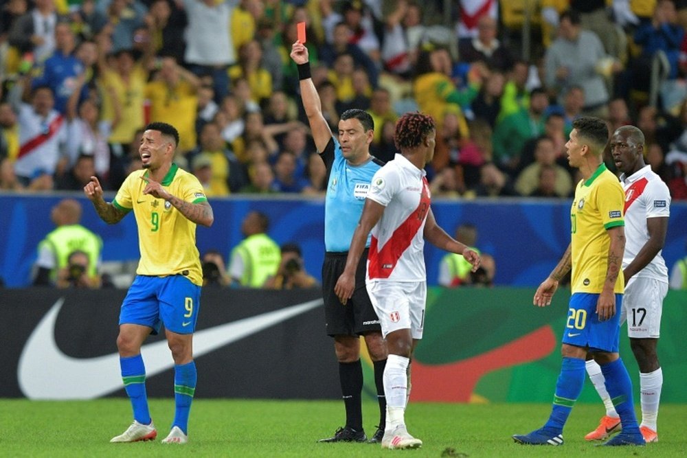 Gabriel Jesus atribuiu reação ao risco que sua equipe corria com um a menos. AFP