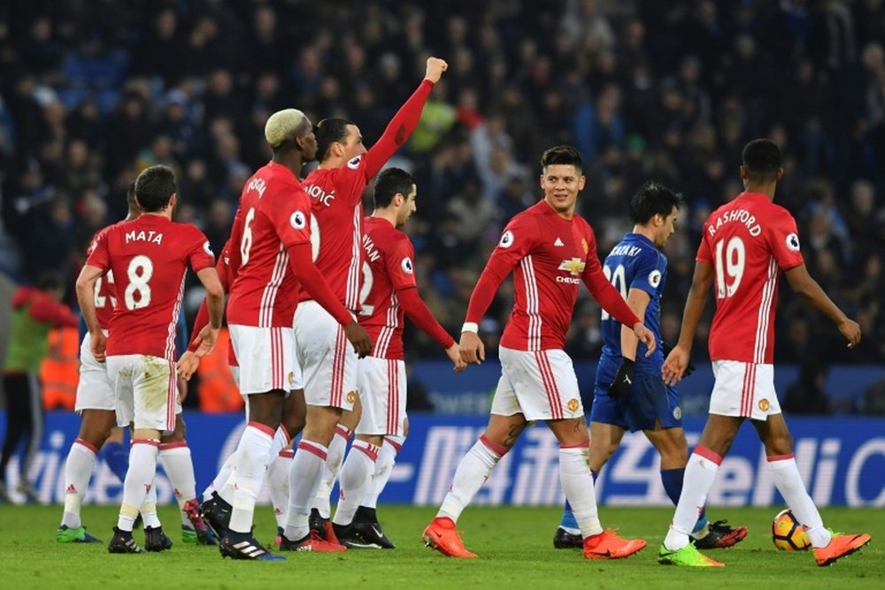 Manchester United's Swedish striker Zlatan Ibrahimovic (C) celebrates with teammates. AFP