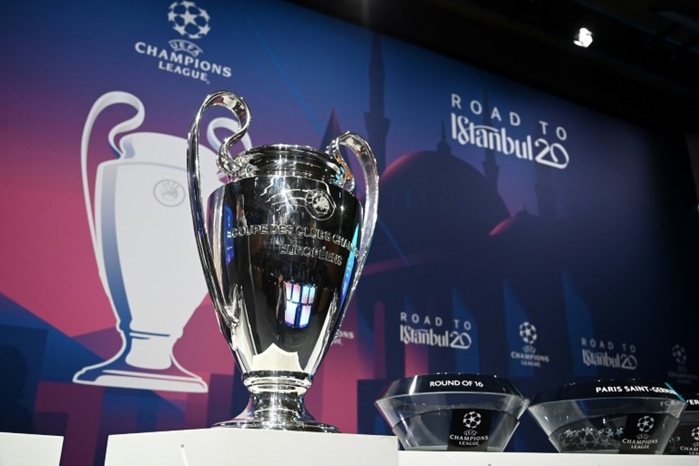 UEFA adia indefinidamente finais da Champions e da Europa League. AFP