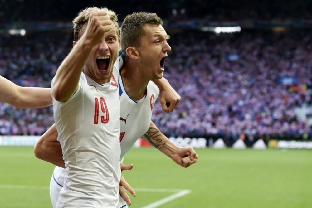 Czech Republics forward Tomas Necid (R) celebrates with Croatias midfielder Milan Badelj after scoring during the Euro 2016 group D football match in Saint-Etienne on June 17, 2016