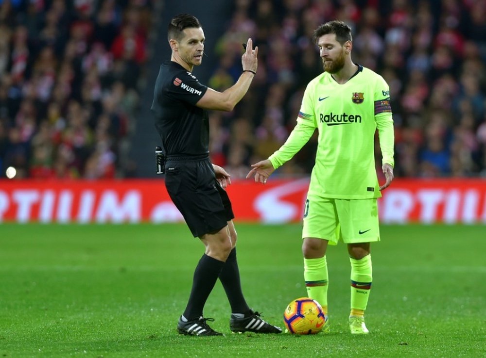 Messi no tuvo su día en San Mamés. AFP
