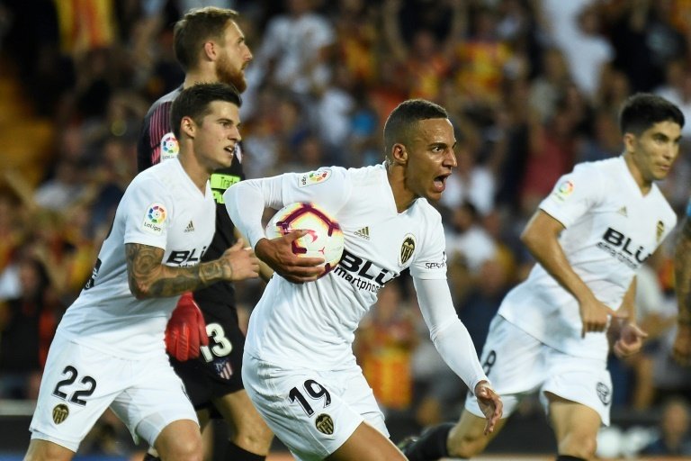 Karembeu cree que Rodrigo podría marcar la diferencia contra el Madrid. AFP