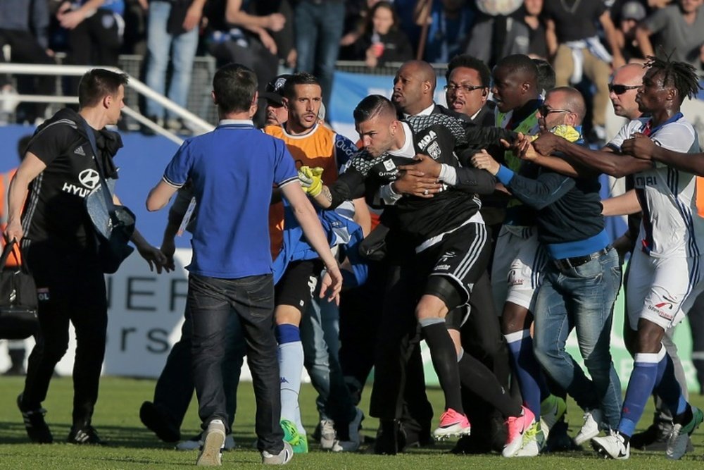 El Bastia condenó los incidentes con un comunicado. AFP