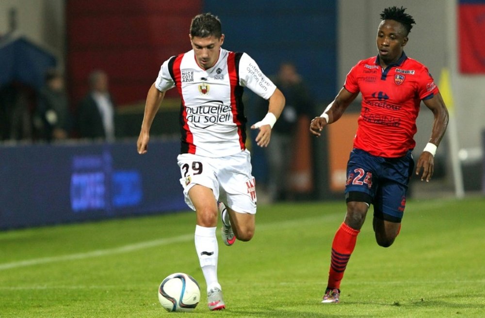Nices French forward Jeremy Pied (L) vies with Ajaccios Congolese forward John Tshibumbu during the French L1 football match on October 24, 2015, in Ajaccio, on the French Mediterranean island of Corsica