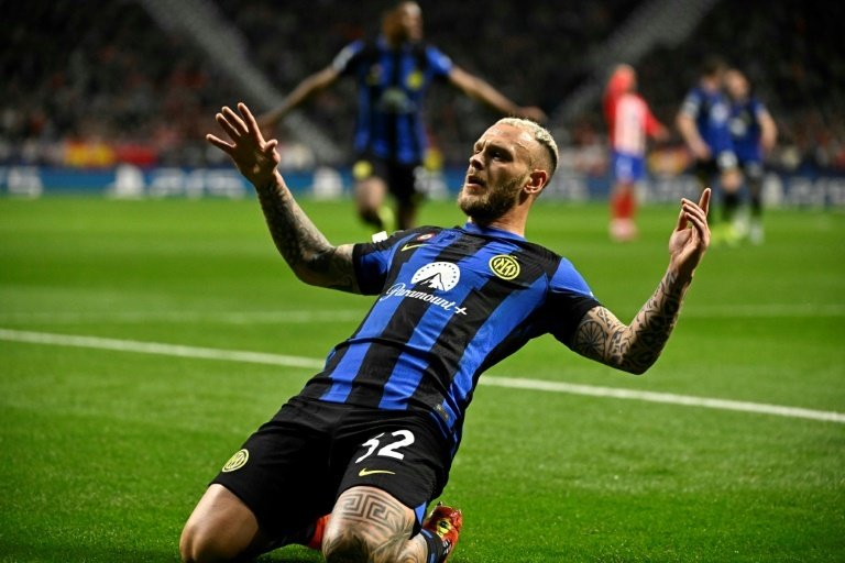 Manchester United's efforts to strengthen their squad have taken a hit as Federico Dimarco has rejected their interest to sign a new long-term contract with Inter Milan, according to English reports.