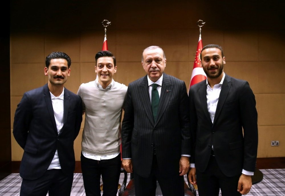 Özil y Gundogan, junto a Erdogan. AFP