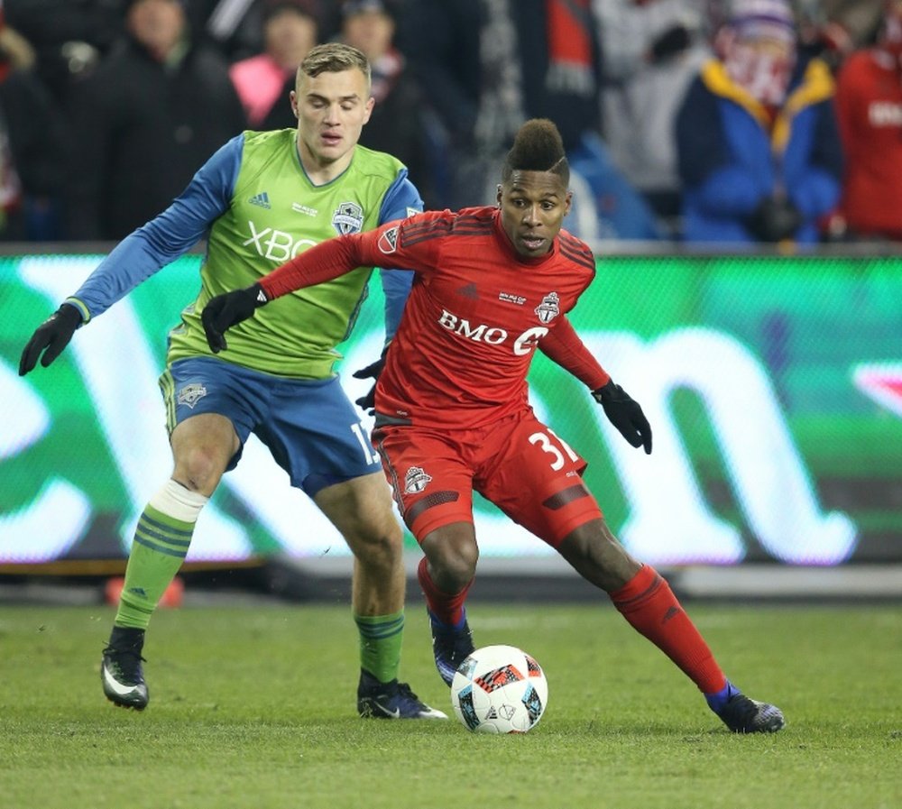 Jordan Morris (L) of the Seattle Sounders fights for the ball with Armando Cooper of the Toronto FC during their 2016 MLS Cup Final, at BMO Field in Toronto, Canada, on December 10