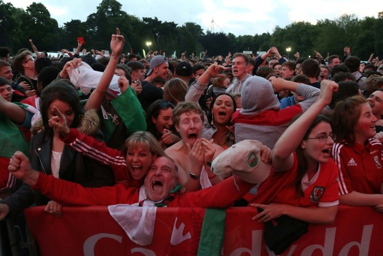 Wales fans celebrate after Wales score their second goal to take the lead against Belgium. BeSoccer