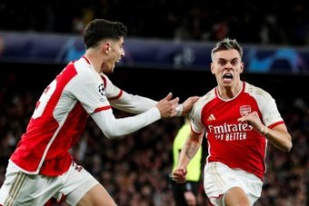 Arsenal returned to the top of the Premier League level on points with Liverpool after inflicting a historic 5-0 thrashing on Chelsea on Tuesday night.