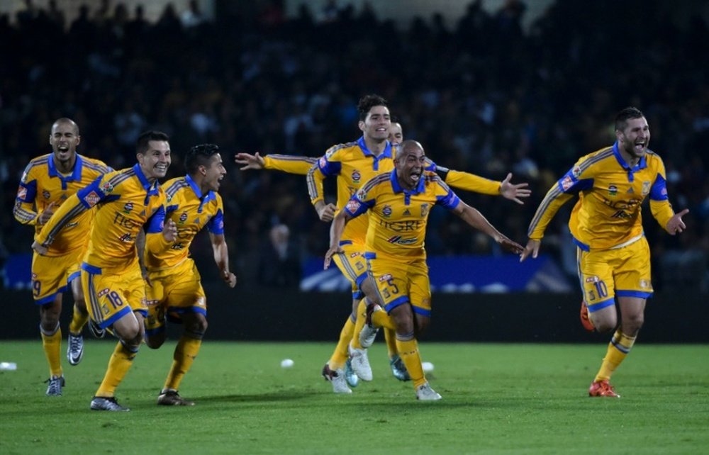 Tigres forward Andre-Pierre Gignac (R) celebrates with teammates after defeating the Pumas in penalties during their Mexican Apertura match on December 13, 2015 in Mexico City