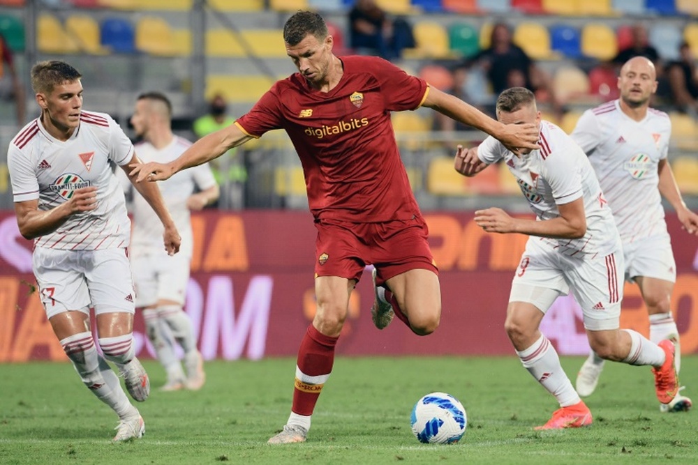 Dzeko firmó con el Inter. AFP