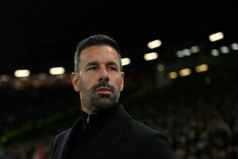 Van Nistelrooy considers bringing Man Utd prospect to Leicester