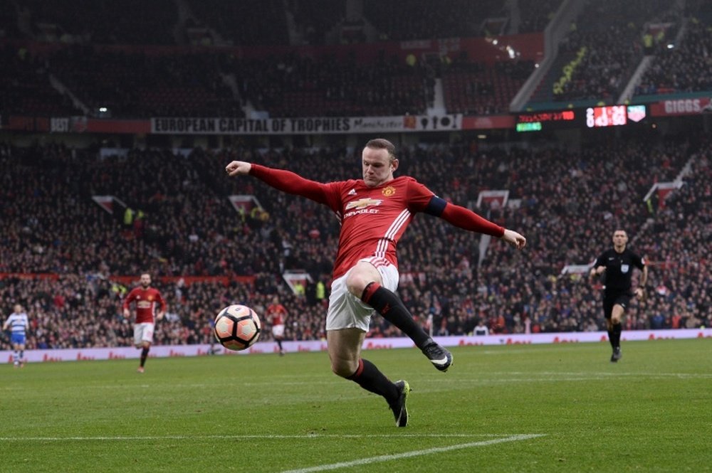Manchester Uniteds Wayne Rooney has scored his 249th goal for the club to match Bobby Charltons record, set in March 1973