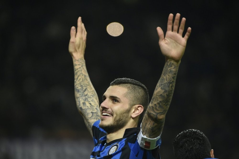 Inter Milans forward from Argentina Mauro Icardi celebrates after scoring during the Italian Serie A football match Inter Milan vs Frosinone on November 22, 2015 at the San Siro Stadium stadium in Milan