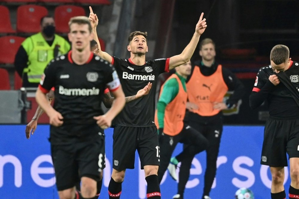 Alario promedia un gol cada 69 minutos. AFP