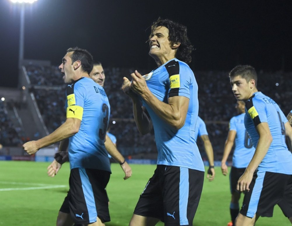 Autoridades del fútbol en Uruguay se mostraron a favor del uso de la tecnología y otros no. AFP