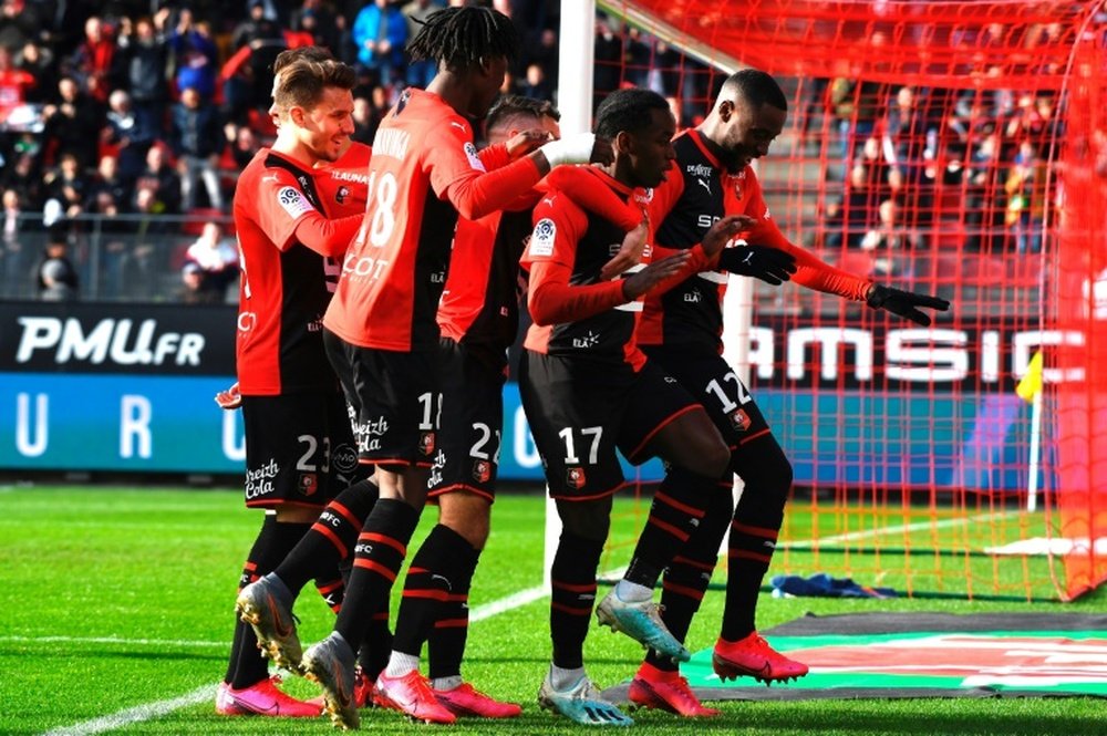 El Rennes, primer equipo de la Ligue 1 en bajar los sueldos. AFP