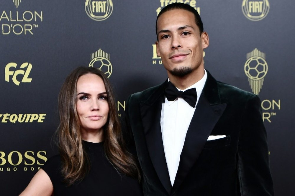 Virgil van Dijk avec sa femme Rike Nooitgedagt à Paris. AFP