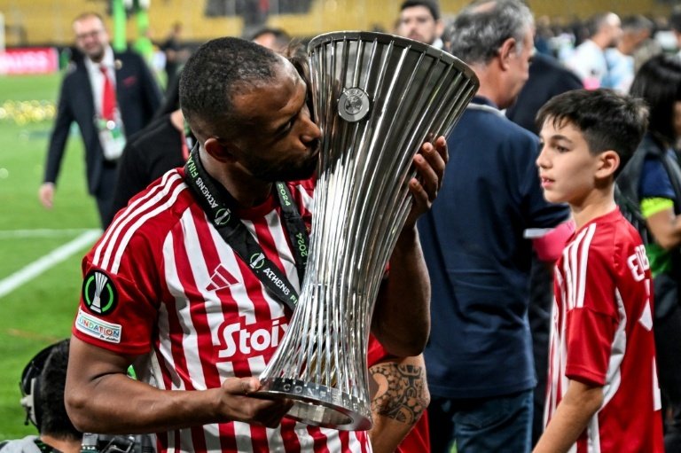 Os playoffs da Conference League 2025-26 foram sorteados, definindo os times que avançarão para as oitavas de final. Destaque para os duelos Fiorentina–Jagiellonia e Crystal Palace–Zrinjski, com as partidas agendadas para 19 e 26 de fevereiro.