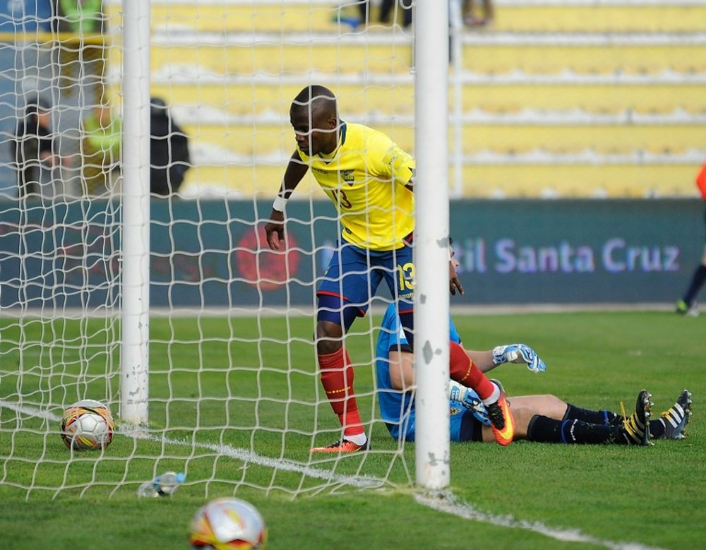 Ecuadors Enner Valencia scores his second goal against Bolivia during their Russia 2018 FIFA World Cup qualifier football match in La Paz, on October 11, 2016