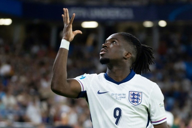 Inglaterra sigue en el trono europeo