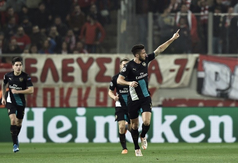 Giroud treble sends Arsenal through to last 16