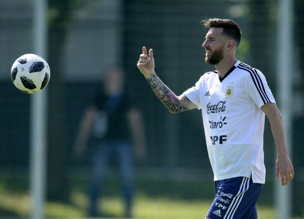 El 'Pity' reveló cómo fueron sus primeros contactos con Messi. AFP