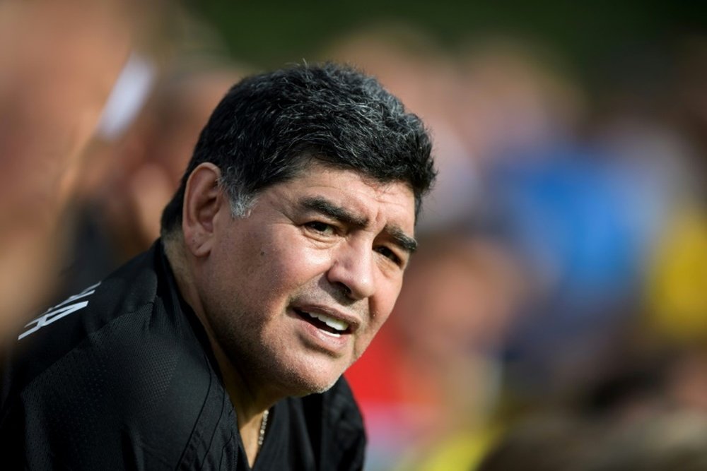 Maradona serait prêt à tout pour retourner fouler les terrains de jeu. AFP