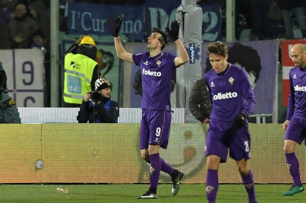 El delantero ha abandonado la concentración de la Fiorentina para viajar a Milán. AFP
