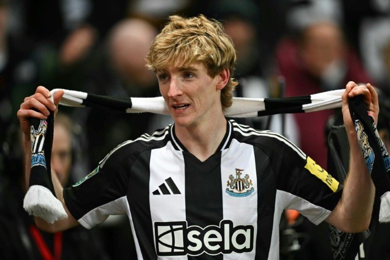 Gordon shrugs off Liverpool's interest after rejected £80m bid