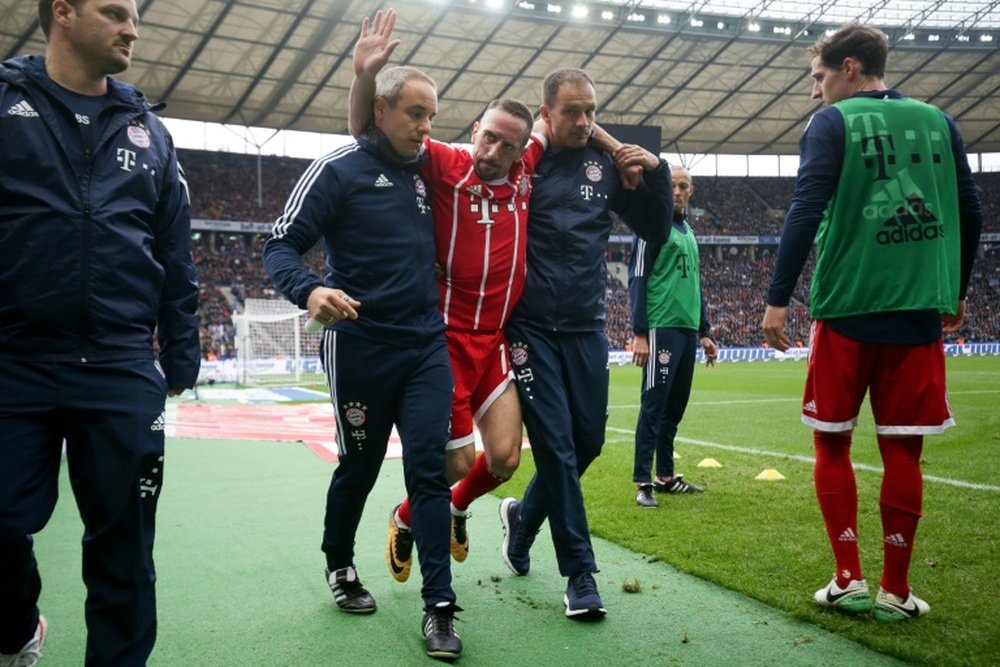 O ponta se lesionou na partida com o Herha de Berlim. AFP