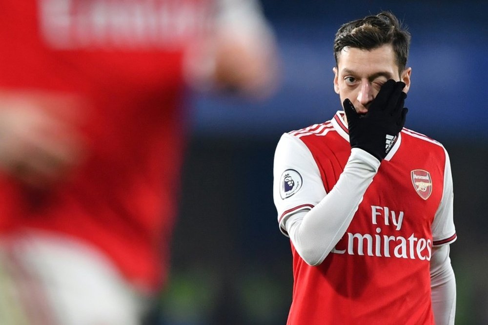 ¿Es una despedida? Özil elaboró el once ideal del Arsenal. AFP