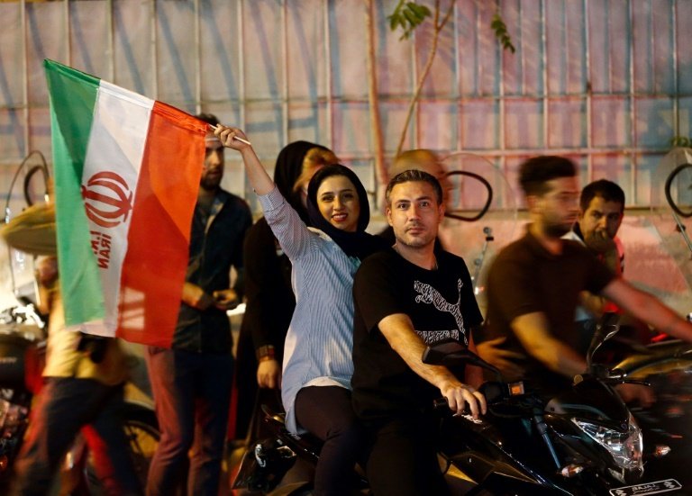 Masoud apela a la unidad al ser cuestionado por el veto a las mujeres en Irán