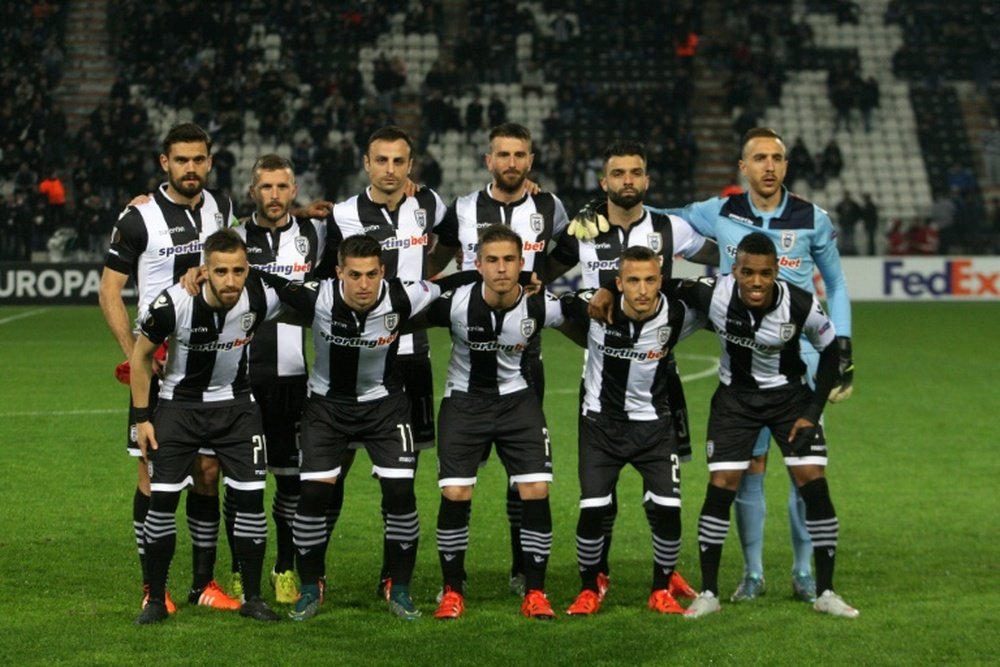 Paoks players pose for a team photo prior to the UEFA Europa League group C football match between PAOK and Qabala at the Toumpa Stadium in Thessaloniki on November 26, 2015