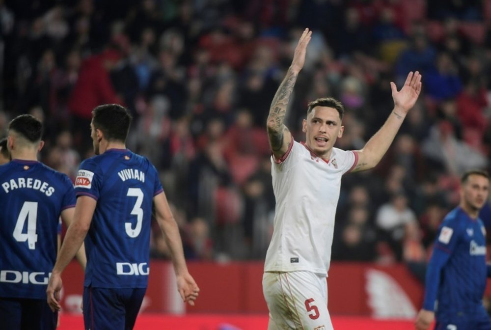 Le supporter qui a agressé Ocampos est interdit de stade. afp