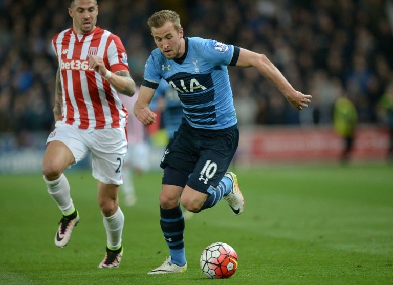 Stoke Citys US defender Geoff Cameron (L) challenges Tottenham Hotspurs striker Harry Kane during an English Premier League football match against Stoke City at the Britannia Stadium in Stoke-on-Trent, central England on April 18, 2016