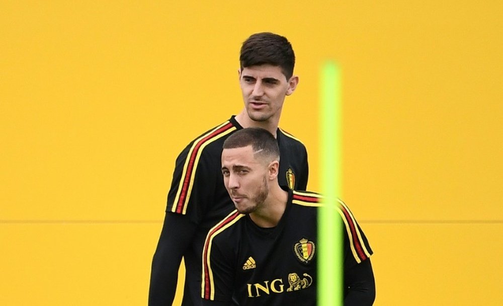 Hazard e Courtois, convocados para a Seleção Belga. AFP