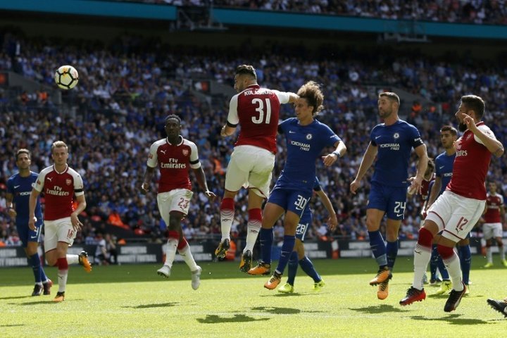 Arsenal train ahead of Chelsea clash