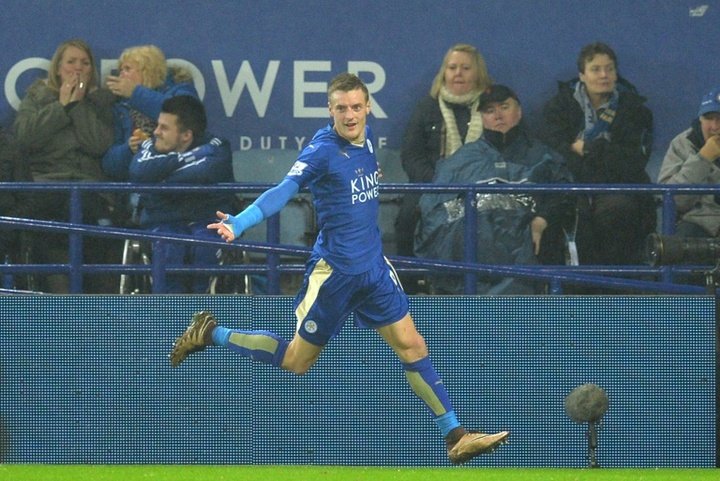 More misery for Mourinho as Leicester reclaim top spot
