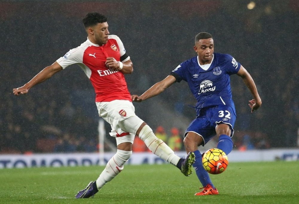 Galloway (R) challenges Oxlade-Chamberlain. AFP