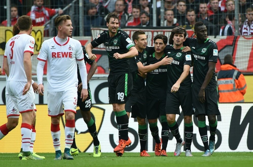 Hannovers players celebrate during a German first division Bundesliga football match against Cologne in Cologne, western Germany, on October 18, 2015