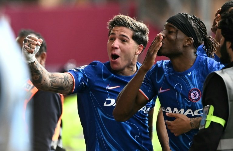 Colwill le dio el triunfo a los 'blues'. AFP