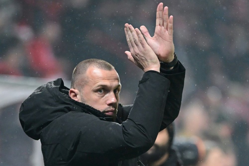 El Ajax cesa a John Heitinga tras no clasificarse a la Champions League. AFP