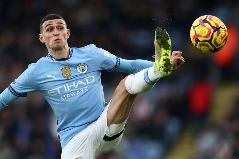 Phil Foden afirmou que o novo objetivo do Manchester City é terminar entre os quatro primeiros. AFP