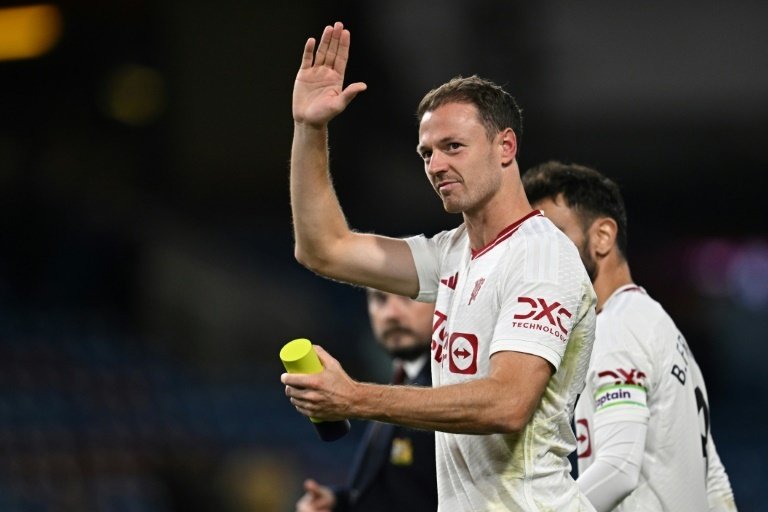 Se retira Jonny Evans, el último superviviente del United de Ferguson, AFP